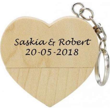 Hout hart usb stick met naam of tekst bedrukken